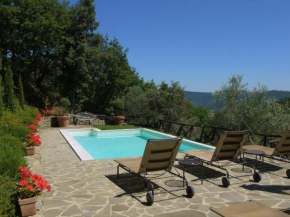 Hilltop villa in Cortona with private swimming pool
